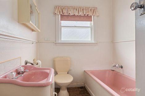 Property photo of 37 White Avenue Wendouree VIC 3355