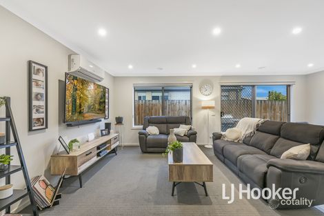 Property photo of 10 Quinella Way Pakenham VIC 3810