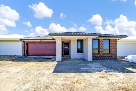 14 Aravalli Cres, Clyde North, VIC 3978