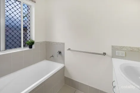 Property photo of 15 Starboard Circuit Shoal Point QLD 4750
