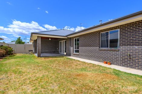 Property photo of 3 Weathers Place Wodonga VIC 3690