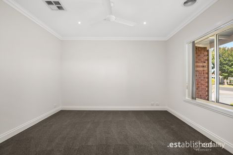Property photo of 17 Hollington Crescent Point Cook VIC 3030