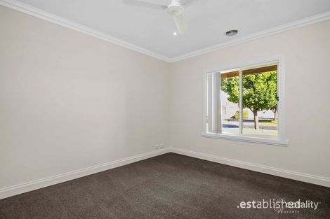Property photo of 17 Hollington Crescent Point Cook VIC 3030