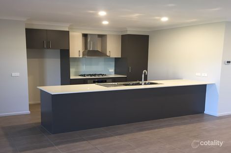 Property photo of 33 Goldeneye Circuit Werribee VIC 3030