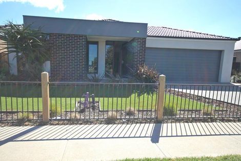 Property photo of 9 Newmarket Parade Mickleham VIC 3064