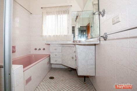 11 Ballandella Rd, Toongabbie, NSW 2146