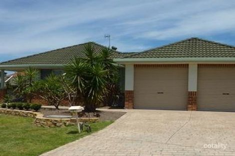 Property photo of 2 Honeygum Way Mardi NSW 2259