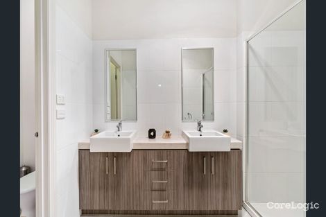 Property photo of 12 Desert Gum Way Brookfield VIC 3338