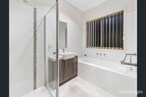Property photo of 12 Desert Gum Way Brookfield VIC 3338