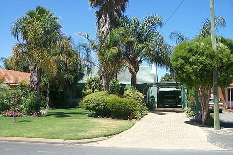 132 Williamson Ave, Cloverdale, WA 6105