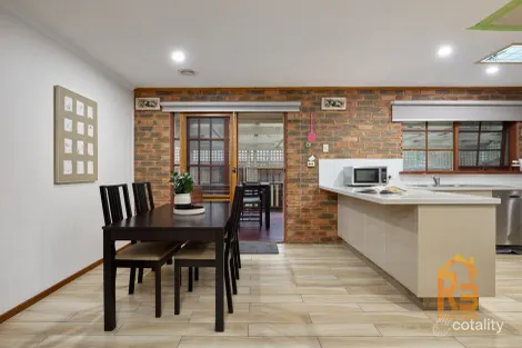 Property photo of 1 Gifford Close Berwick VIC 3806