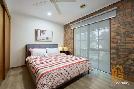 Property photo of 1 Gifford Close Berwick VIC 3806