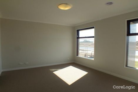 Property photo of 48 Shipwright Parade Werribee VIC 3030