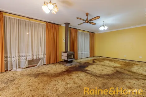 Property photo of 35 Buckingham Drive Dubbo NSW 2830