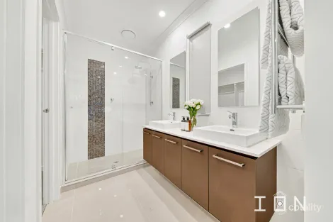 Property photo of 15 Gillingham Crescent Clyde North VIC 3978