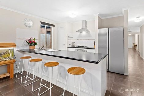 Property photo of 18 Weebill Way Pakenham VIC 3810