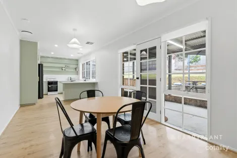 Property photo of 10 Mansell Court Garfield VIC 3814