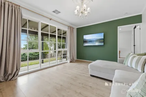 Property photo of 10 Mansell Court Garfield VIC 3814