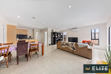 Property photo of 5 Barley Crescent Clyde North VIC 3978