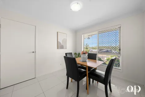 Property photo of 19 Hadrian Crescent Pacific Pines QLD 4211