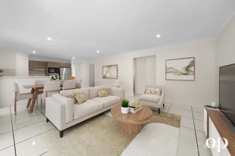 Property photo of 19 Hadrian Crescent Pacific Pines QLD 4211