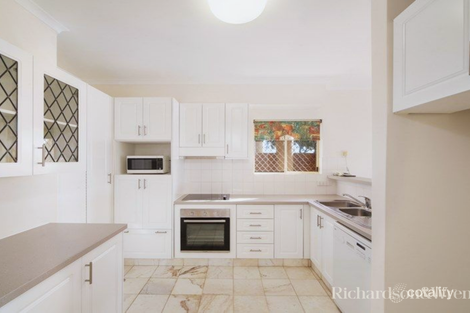 2/9 Kurrawa Ave, Point Clare, NSW 2250