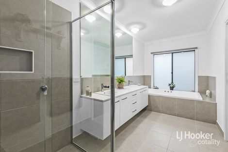 Property photo of 5 Millpond Drive Point Cook VIC 3030