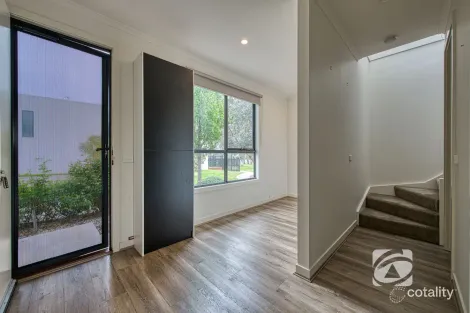 Property photo of 50 Riana Loop Eumemmerring VIC 3177