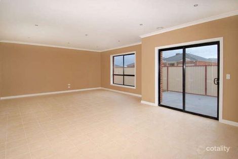 Property photo of 5 Riverina Avenue Roxburgh Park VIC 3064