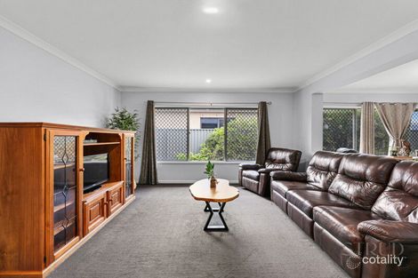 Property photo of 32 Greenview Avenue South Ripley QLD 4306