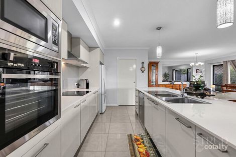 Property photo of 32 Greenview Avenue South Ripley QLD 4306