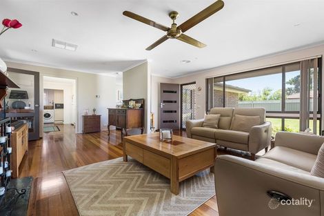 Property photo of 17 Sunbird Crescent Carrum Downs VIC 3201