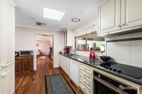 Property photo of 17 Sunbird Crescent Carrum Downs VIC 3201