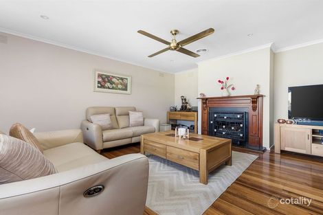 Property photo of 17 Sunbird Crescent Carrum Downs VIC 3201