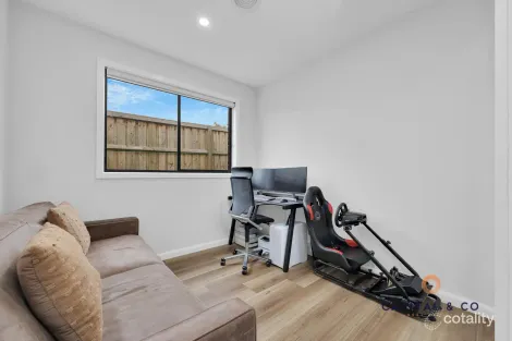 Property photo of 32 Cumberland Drive Mickleham VIC 3064