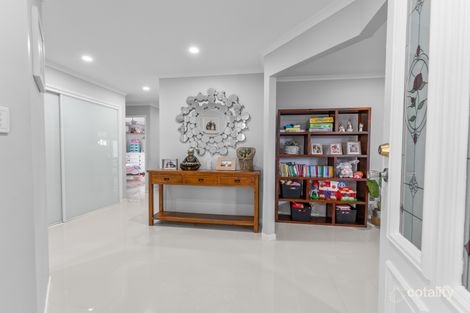 Property photo of 37 Cowley Drive Flinders View QLD 4305