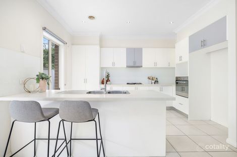 Property photo of 2/48 Pinewood Drive Mount Waverley VIC 3149