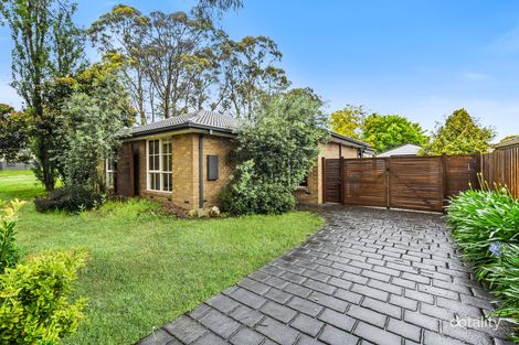 Property photo of 10 Yarrow Court Berwick VIC 3806