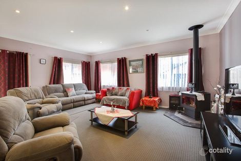 Property photo of 18 Charmhaven Avenue Charmhaven NSW 2263