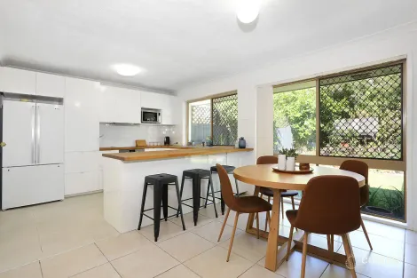 Property photo of 2/469 Pine Ridge Road Runaway Bay QLD 4216