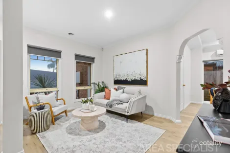 Property photo of 5 Kialla Place Langwarrin VIC 3910
