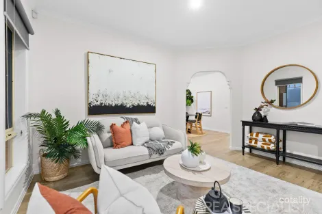 Property photo of 5 Kialla Place Langwarrin VIC 3910
