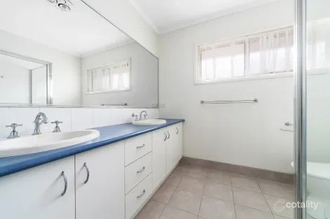 Property photo of 10 Okeefe Terrace Sandhurst VIC 3977