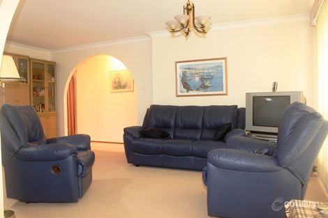 Property photo of 4 Dark Close Edensor Park NSW 2176