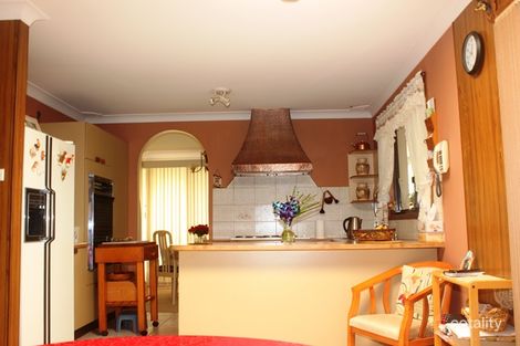 Property photo of 4 Dark Close Edensor Park NSW 2176