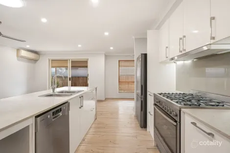 Property photo of 7 Swanbrook Place Parkinson QLD 4115