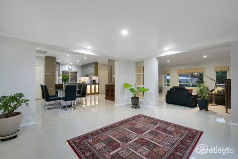 Property photo of 8 Summerfield Place Kenmore QLD 4069