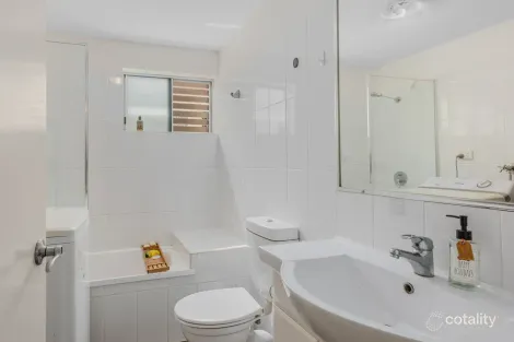 Property photo of 6/298 Cavendish Road Coorparoo QLD 4151