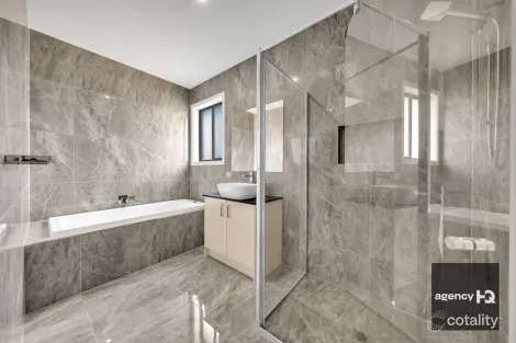 45 Aristides Cres, Thornhill Park, VIC 3335