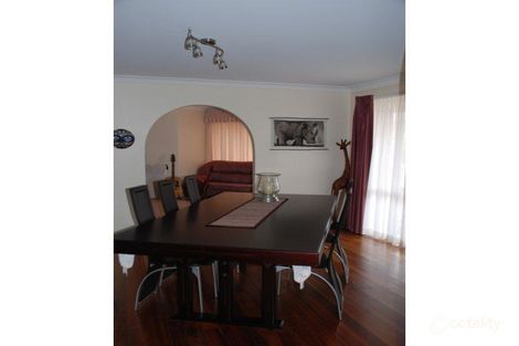 Property photo of 28 River Drive Karabar NSW 2620